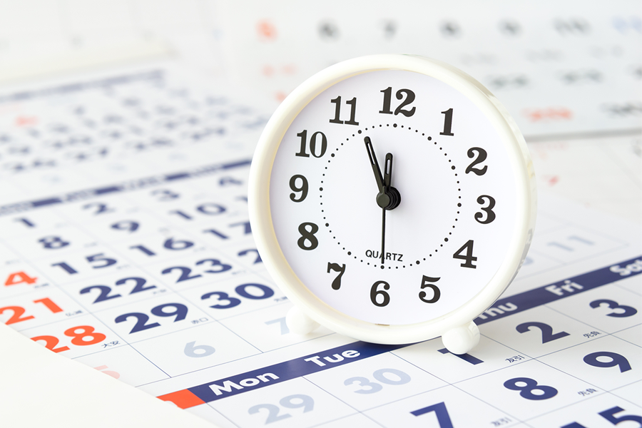 請求期限。時計とカレンダー
