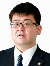 弁護士　足立　直士