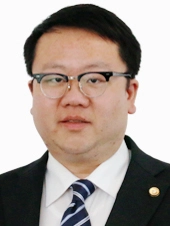 弁護士　吉田　翔